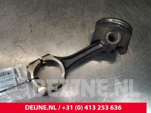 Mercedes E-Klasse Zuiger O151815 foto 2
