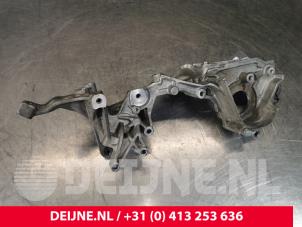Volkswagen Transporter Alternator upper bracket O151994 photo 4