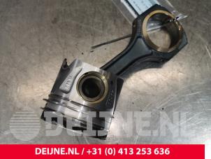 Mercedes Sprinter Piston O152006 photo 2