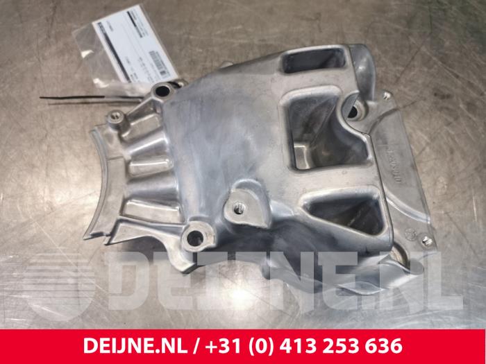 Volvo XC40 Engine mount O152020