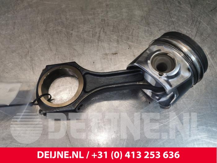 Mercedes Vito Piston O152096