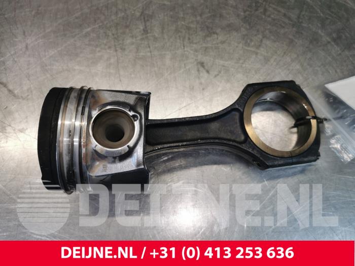 Mercedes Vito Piston O152097