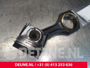 Mercedes Vito Kolben O152098 foto 2