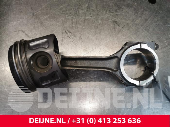 Gebruikte Zuiger Ford Transit 2.2 TDCi 16V Prijs € 60,50 Inclusief btw aangeboden door van Deijne Onderdelen Uden B.V.