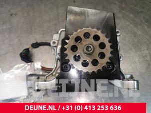 Volvo V40 Oil pump O152483 photo 2