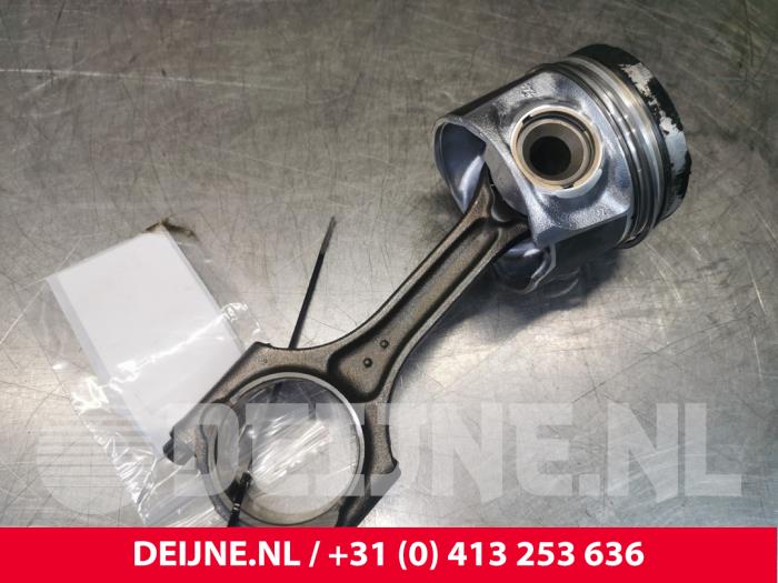 Gebruikte Zuiger Volvo XC60 I (DZ) 2.0 D4 16V Prijs € 80,00 Margeregeling aangeboden door van Deijne Onderdelen Uden B.V.