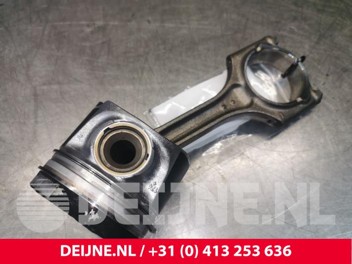 Gebruikte Zuiger Volvo XC60 I (DZ) 2.0 D4 16V Prijs € 80,00 Margeregeling aangeboden door van Deijne Onderdelen Uden B.V.