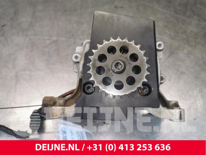 Gebruikte Oliepomp Volvo S80 (AR/AS) 2.0 D4 16V Prijs € 100,00 Margeregeling aangeboden door van Deijne Onderdelen Uden B.V.