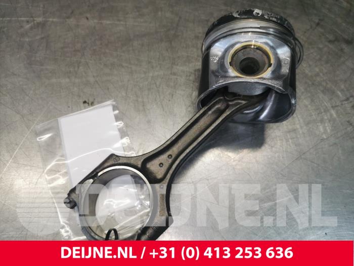 Gebruikte Zuiger Volvo S80 (AR/AS) 2.0 D4 16V Prijs € 100,00 Margeregeling aangeboden door van Deijne Onderdelen Uden B.V.