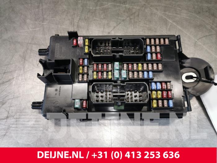 Zekeringkast van een Volvo V60 II (ZW) 2.0 T6 16V Twin Engine 2021