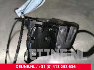 Opel Vivaro Door lock mechanism 2-door, right O152747 photo 3