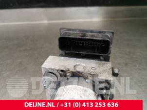 Renault Master ABS pump O152756 photo 3