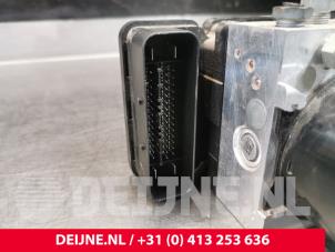 Volvo V40 ABS Pomp O152758 foto 3