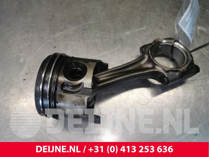 Gebruikte Zuiger Mitsubishi Canter Prijs € 151,25 Inclusief btw aangeboden door van Deijne Onderdelen Uden B.V.