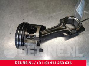 Gebruikte Zuiger Mitsubishi Canter Prijs € 151,25 Inclusief btw aangeboden door van Deijne Onderdelen Uden B.V.