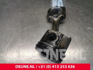 Mitsubishi Canter Zuiger O152986 foto 4