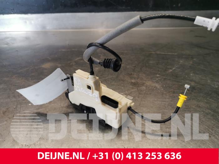 Volvo XC40 Deurslot Mechaniek 4Deurs rechts-achter O153071