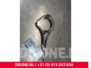 Gebruikte Drijfstang Mercedes Vito Prijs € 60,50 Inclusief btw aangeboden door van Deijne Onderdelen Uden B.V.