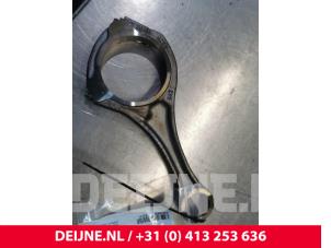 Gebruikte Drijfstang Mercedes Vito Prijs € 60,50 Inclusief btw aangeboden door van Deijne Onderdelen Uden B.V.