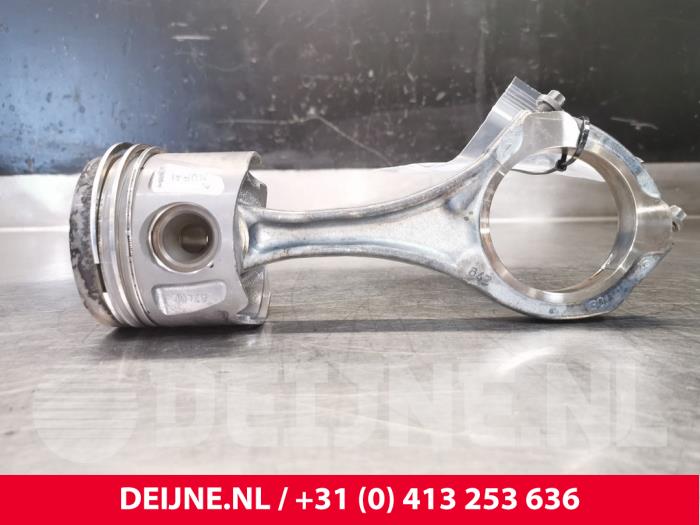 Mercedes Vito Piston O153173