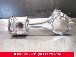 Gebruikte Zuiger Mercedes Vito Prijs € 60,50 Inclusief btw aangeboden door van Deijne Onderdelen Uden B.V.