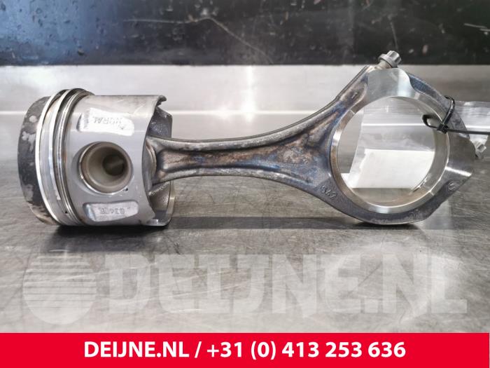 Mercedes Vito Piston O153174