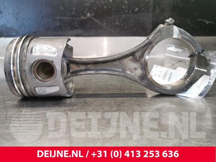 Mercedes Vito Piston O153175