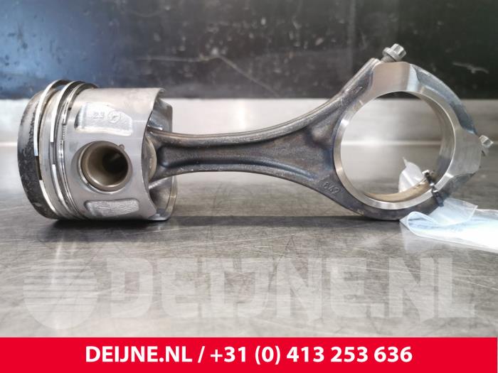 Mercedes Vito Piston O153176