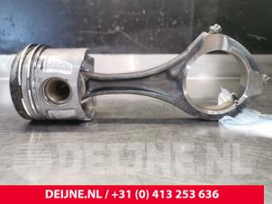 Gebruikte Zuiger Mercedes Vito Prijs € 60,50 Inclusief btw aangeboden door van Deijne Onderdelen Uden B.V.