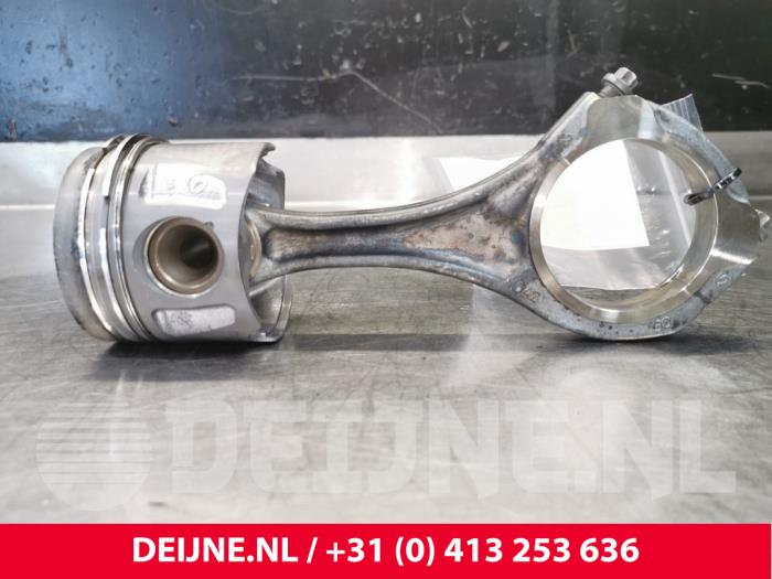 Mercedes Vito Piston O153177