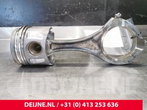 Gebruikte Zuiger Mercedes Vito Prijs € 60,50 Inclusief btw aangeboden door van Deijne Onderdelen Uden B.V.