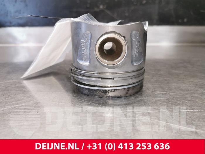 Mercedes Vito Piston O153178