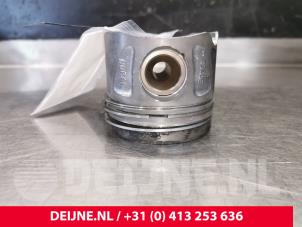 Gebruikte Zuiger Mercedes Vito Prijs € 60,50 Inclusief btw aangeboden door van Deijne Onderdelen Uden B.V.