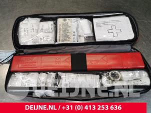 Tesla Model S EHBO kit O153199 foto 3