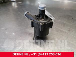 Tesla Model S Extra waterpomp O153252 foto 2