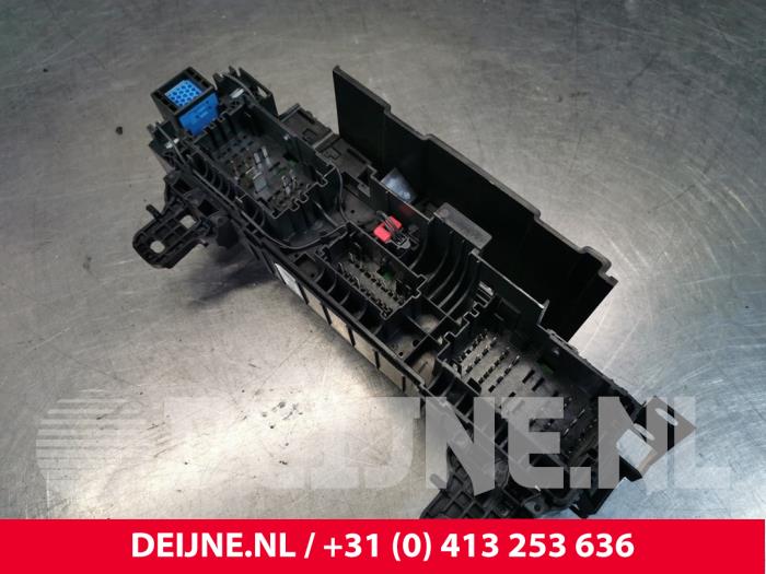 Tesla Model S Sicherungskasten O153260