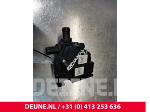 Tesla Model S Extra waterpomp O153291 foto 2