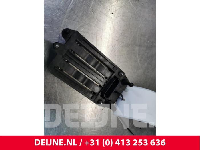 Gebruikte Radar sensor Tesla Model S 75D Prijs € 60,50 Inclusief btw aangeboden door van Deijne Onderdelen Uden B.V.