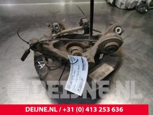 Gebruikte Fusee links-achter BMW 3 serie Touring (F31) 320i 2.0 16V Prijs € 30,00 Margeregeling aangeboden door van Deijne Onderdelen Uden B.V.