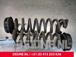 Gebruikte Schroefveer achter BMW 3 serie Touring (F31) 320i 2.0 16V Prijs € 50,00 Margeregeling aangeboden door van Deijne Onderdelen Uden B.V.