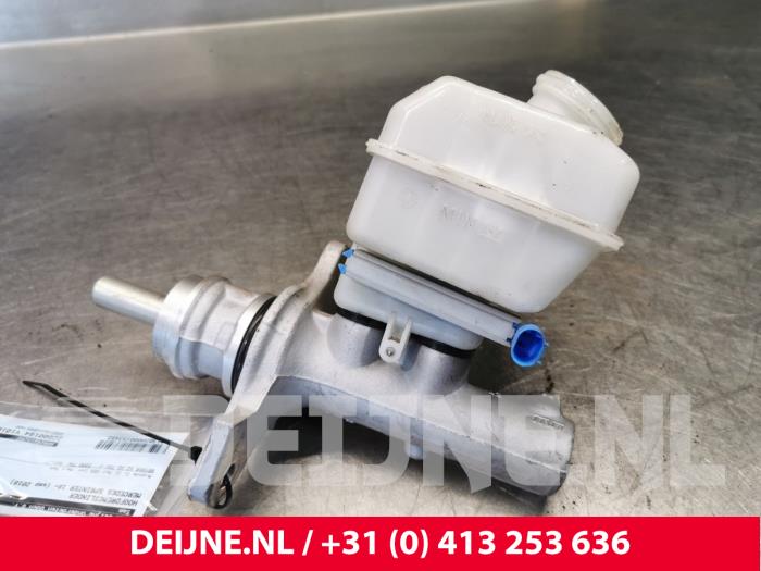 Mercedes Sprinter Master cylinder O153493