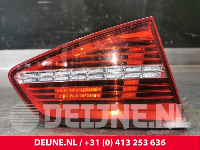 Volkswagen Passat Taillight, left O153580
