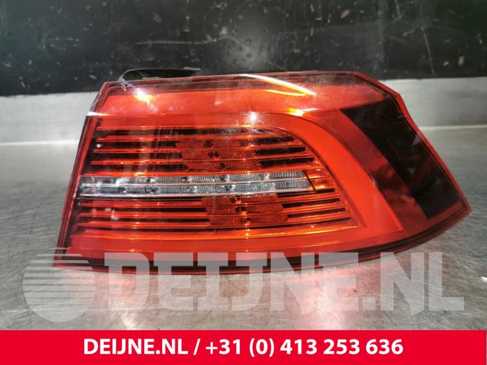 Volkswagen Passat Taillight, right O153581