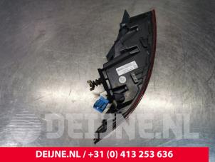 Volkswagen Passat Taillight, right O153581 photo 3