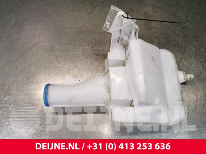 Mercedes eSprinter Scheibensprühertank vorne O153668
