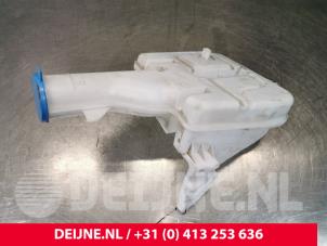 Mercedes eSprinter Scheibensprühertank vorne O153668 foto 3