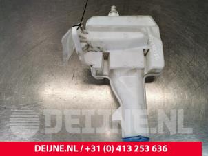Mercedes eSprinter Scheibensprühertank vorne O153668 foto 2