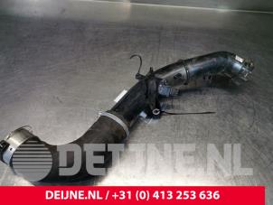 Volvo XC40 Intercooler Rohr O153758 foto 2