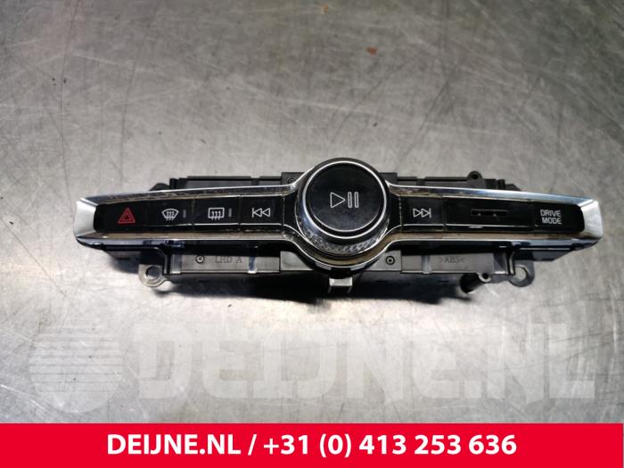 Volvo XC40 Radiobedienfeld O153865