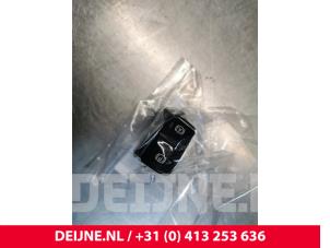 Volvo XC40 Parking brake switch O153868 photo 2